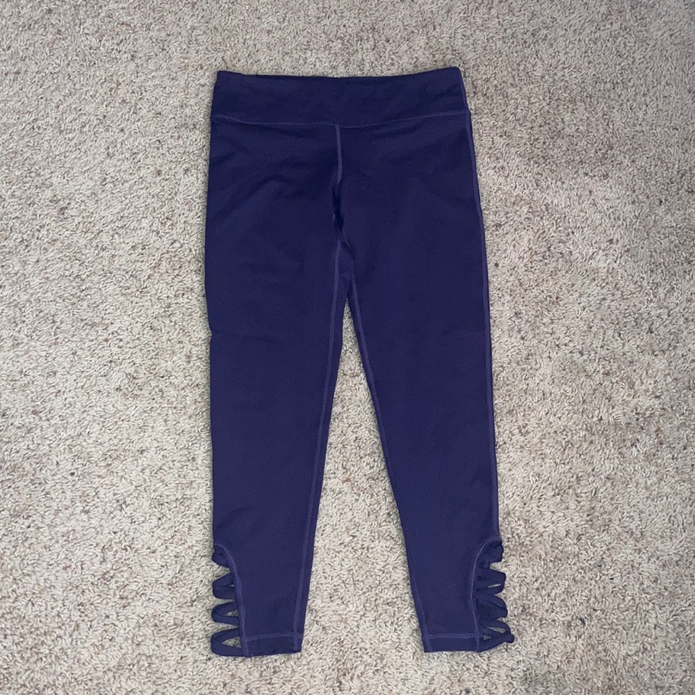 Mono B Purple leggings cutouts on bottom size medium